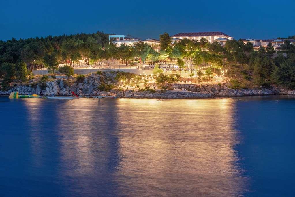 Gava Waterman Milna Resort Exterior photo
